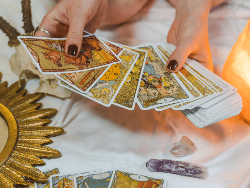 Descubre el Poder del Tarot Vidente de Luz con Jordi: Iluminando tu Camino