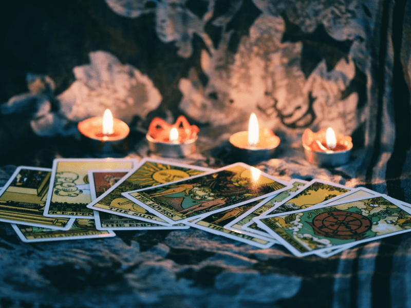 Explora tu Destino con Jordi Vidente: Tarot y Horóscopo en Girona